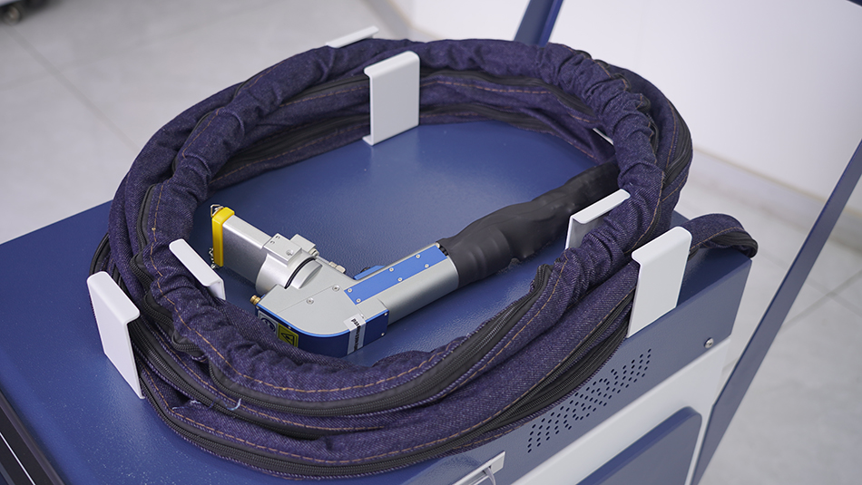 เครื่องทำความสะอาดด้วยเลเซอร์อ - Industrial Laser Rust Removal Machine บทวิจารณ์และราคา
